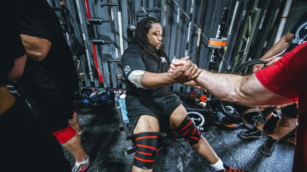 Helping Gym Goers and the Art of Spotting